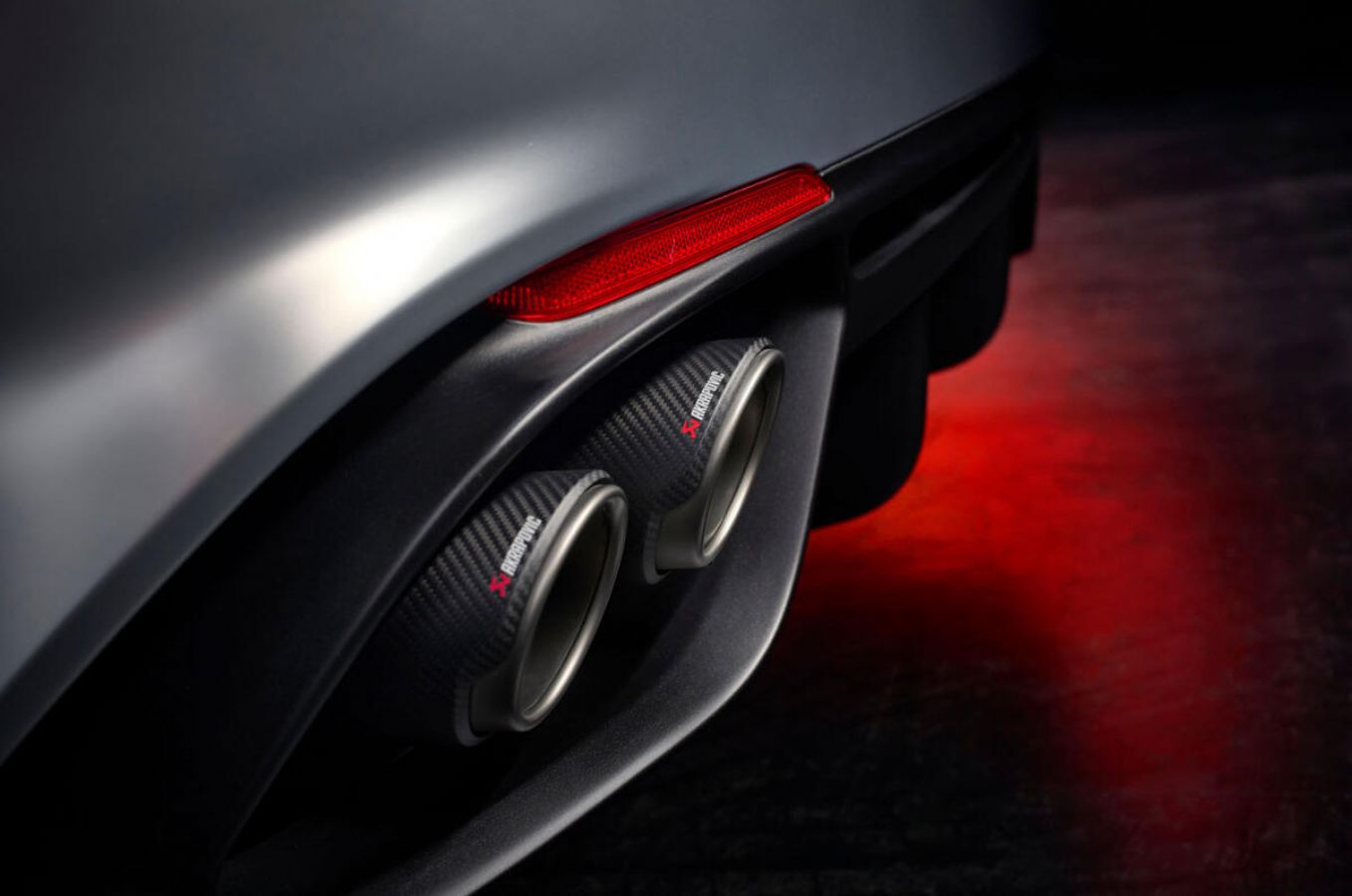 Η Alfa Romeo Giulia Quadrifoglio Luna Rossa είναι η πιο extreme Giulia
